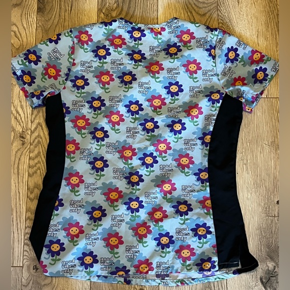 Floral Print Scrub Top that says “Good vibes only” - Picture 4 of 4